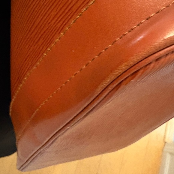 Louis Vuitton Brown Epi Bucket Bag - Picture 13 of 16